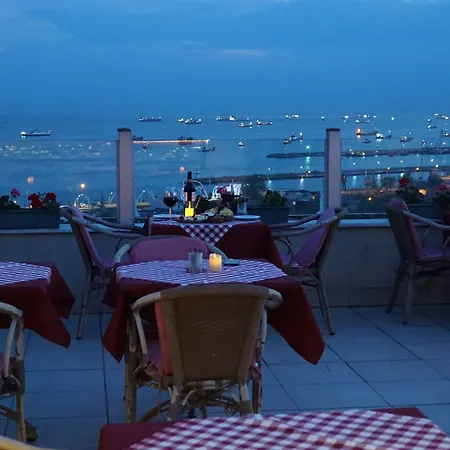 Hotel Recital 3*